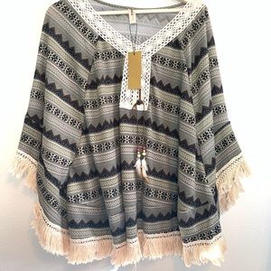 NWT Lara Boho Fringed trim Poncho Aztec Print